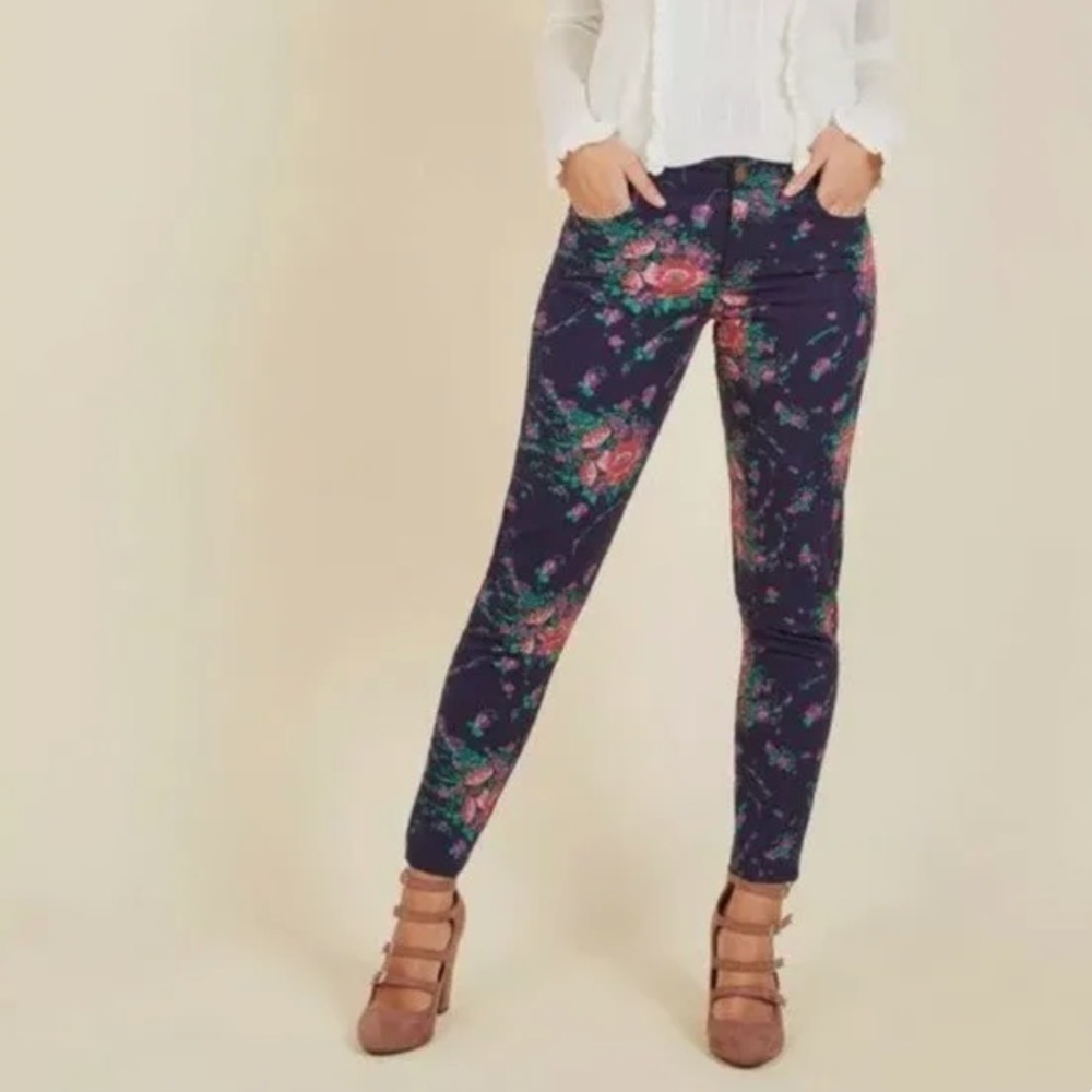 ModCloth Exuberant Intrigue Pants in Bouquet - Size Small